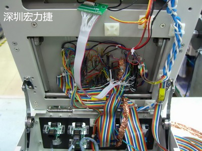FVT功能測(cè)試治具內(nèi)部的排線(xiàn)