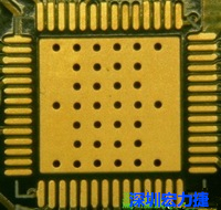 這是最不好的通孔設(shè)計，貫穿通孔直接擺放于QFN的接地散熱墊上，制造上無法確保其錫量，也就無法確保焊接良好。