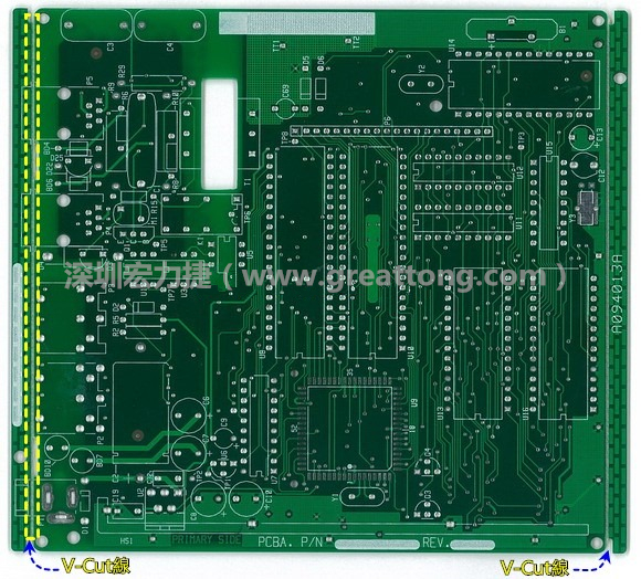 所謂【V-cut】是印刷電路板(PCB)廠商依據(jù)客戶的圖紙要求，事先在PCB的特定位置用轉(zhuǎn)盤刀具切割好的一條條分割線，其目的是為了方便后續(xù)SMT電路板組裝完成后的「分板(De-panel)」之用，因?yàn)槠淝懈詈蟮耐庑涂雌饋砭拖駛€(gè)英文的【V】字型，因此得名。