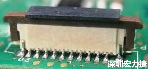 一開始的 connector 把 塑膠蓋子(cap) 塞到了 connector 的接觸彈片內(nèi)側(cè)。