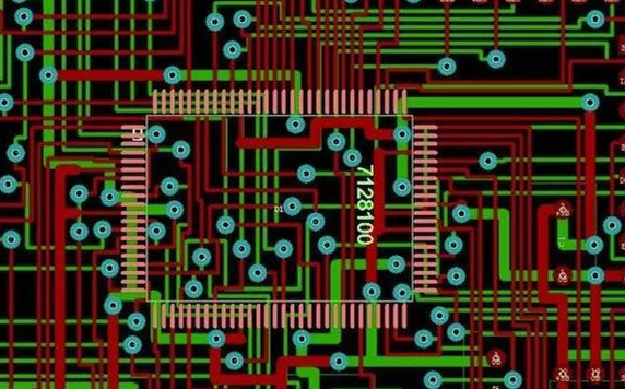 圖1：兩種PCB模型的部分電路。頂圖：傳統(tǒng)設(shè)計版本。